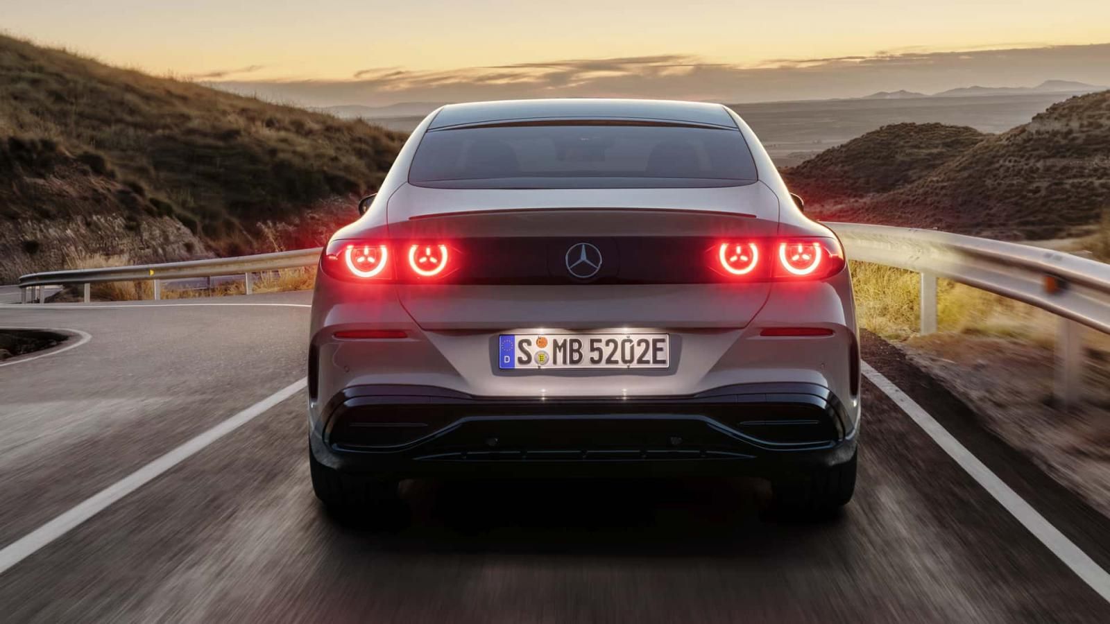 Νέα ηλεκτρική Mercedes C-Class: Με 490 άλογα και 762 χλμ. αυτονομία